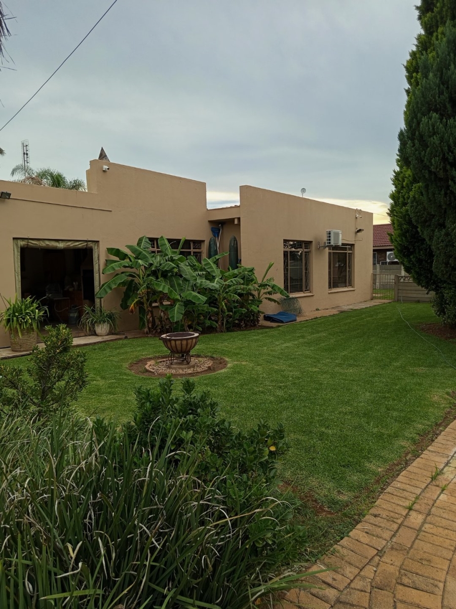 3 Bedroom Property for Sale in La Hoff North West